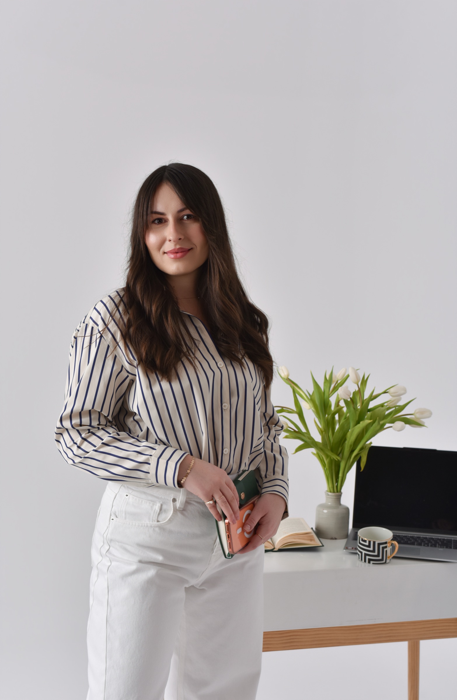 Alexandra Sandu - Contact